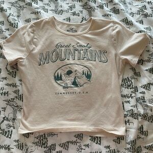 Hollister Cream Great Smoky Mountains Crop Top